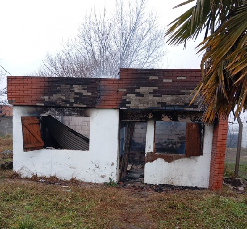 Una casa fue consumida por las llamas